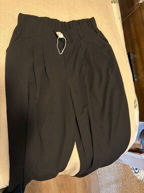 HALARA Black Pleated Midi Dress